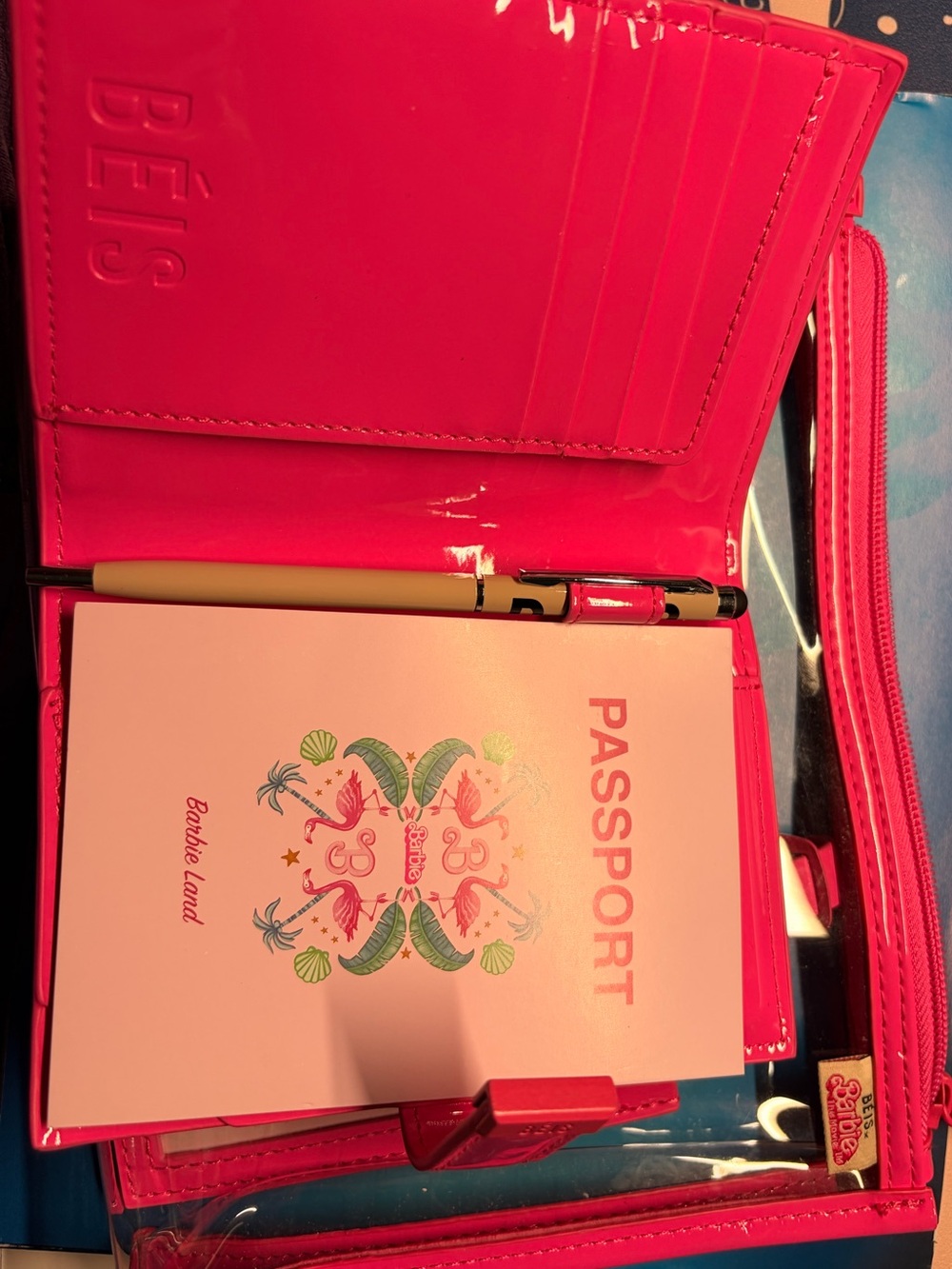 *LIMITED EDITION* Beis X Barbie passport holder and luggage tag - Picture 5 of 5